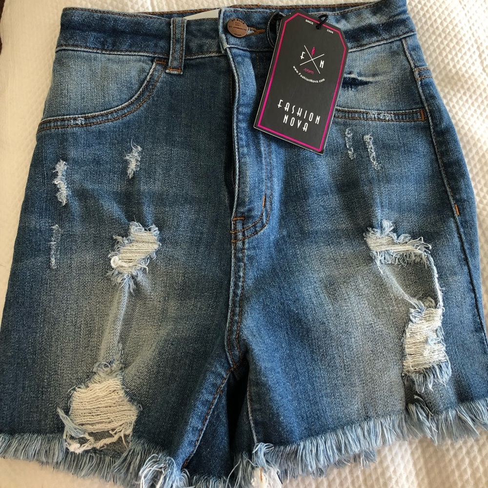 Shorts - Picture 2 of 3